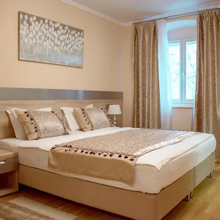 Benjamin 3* Kastela