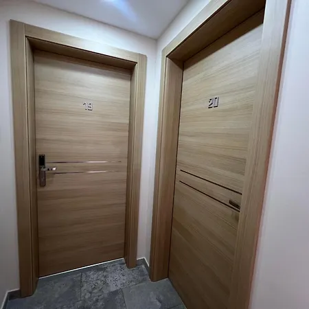 Отель Benjamin 3*
